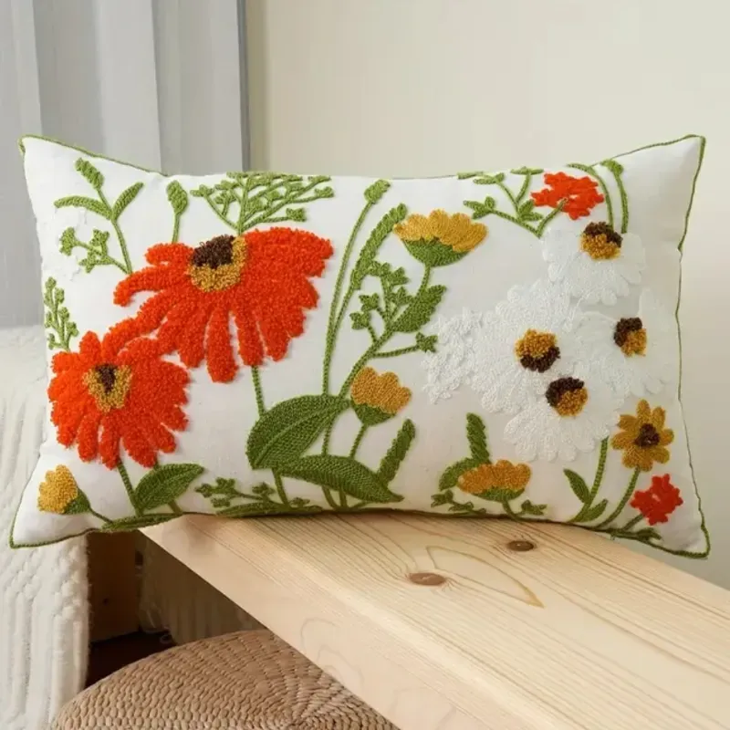 Cojín flores bordadas