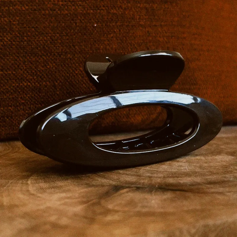 Pinza plástica marrón