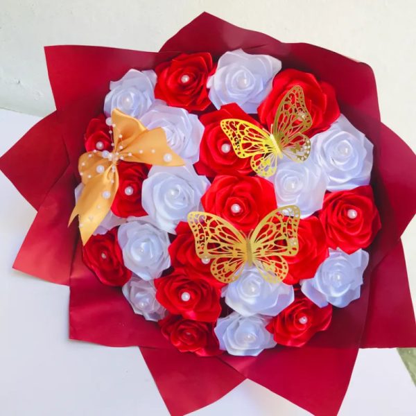 Ramo de 25  Rosas Eternas Rojo y Blanco