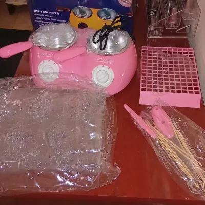 Fundidor de chocolate doble. Incluye accesorios