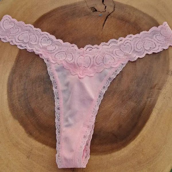 Tanga rosa con encaje y corazones