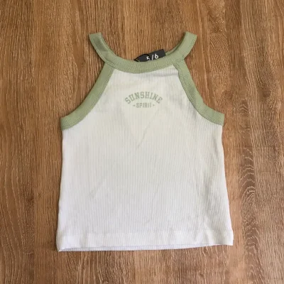 Top "Sunshine Spirit" color verde