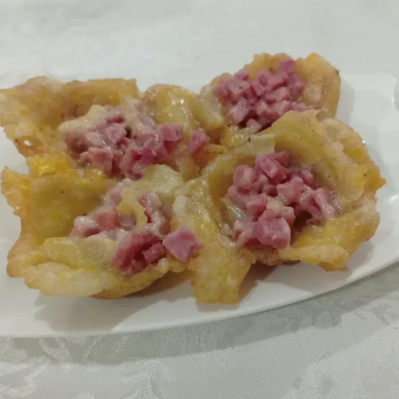 Tachinos rellenos con jamón y queso