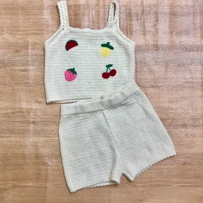 Conjunto tejido con frutas