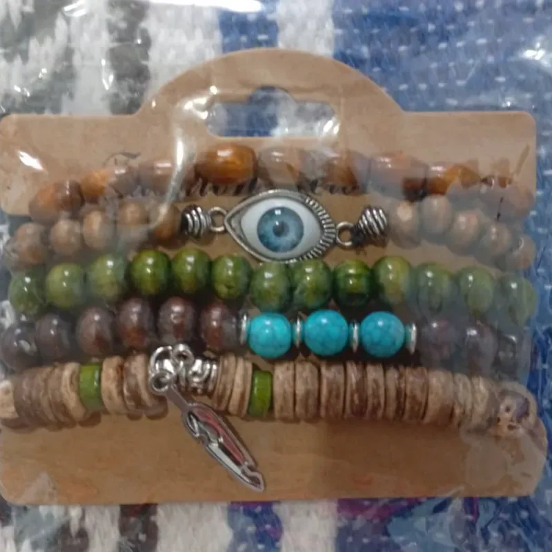 Paquete de pulseras varias