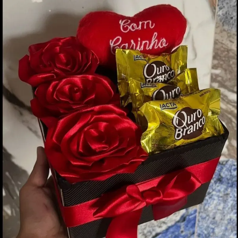 Caja con corazón peluche