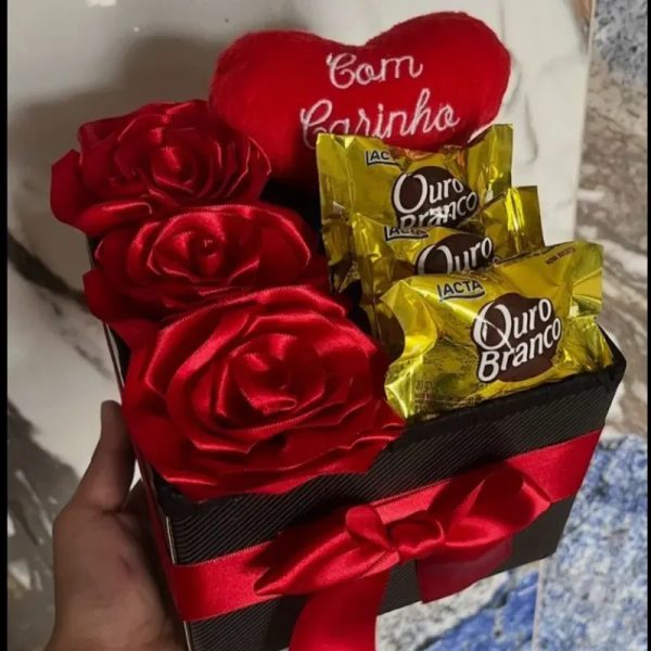 Caja con corazón peluche