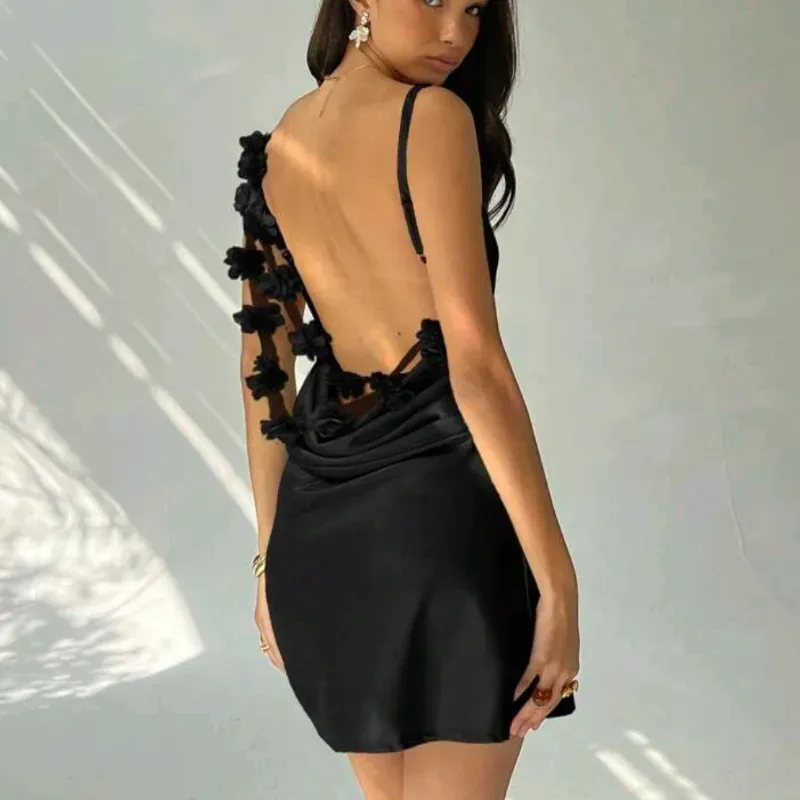 Vestido corto de espalda afuera y flores 3D — Negro