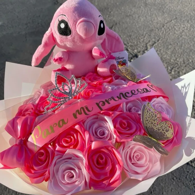 Ramo de Rosas con Peluche Stitch