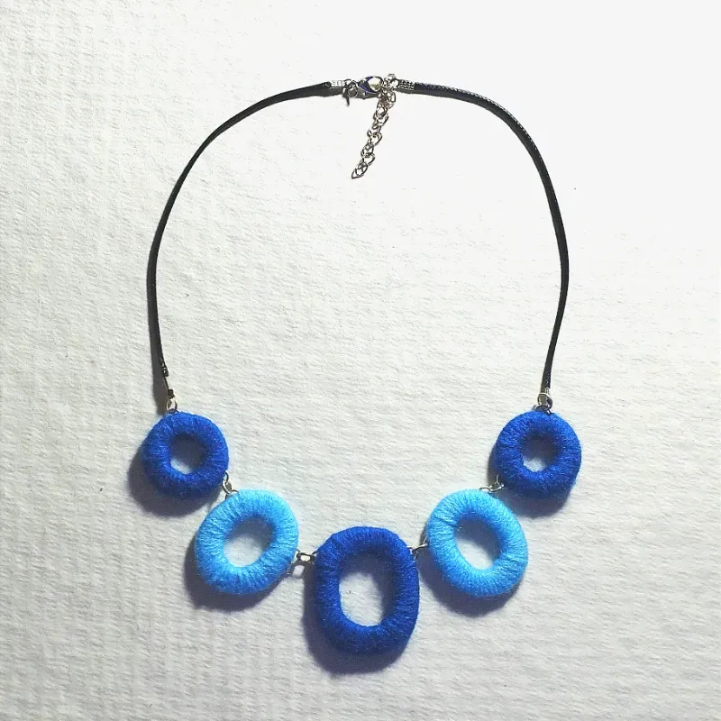 Collar de piezas