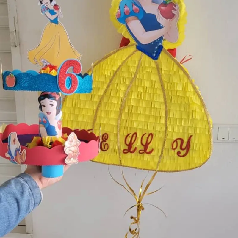 Piñatas de personajes animados