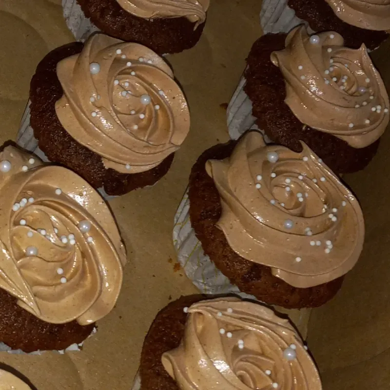 Docena de cupcakes de chocolate