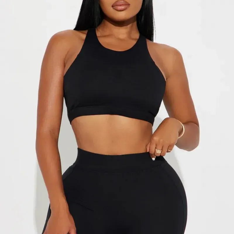 Blusa deportiva negra