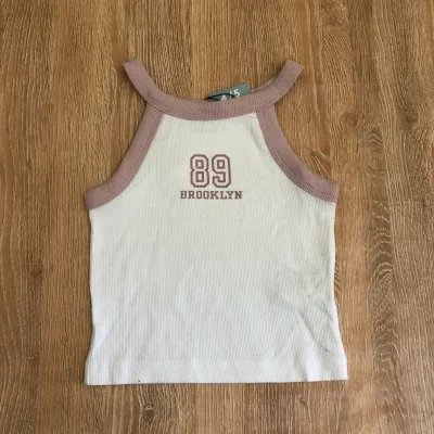 Top "89 Brooklyn" color rosado