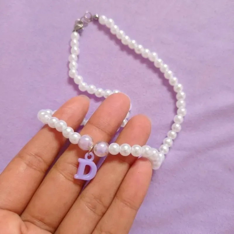 Collar De perlas  con una letra