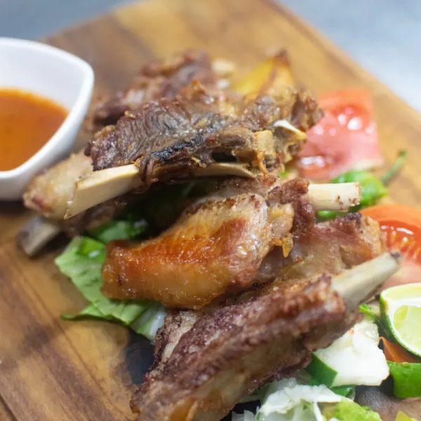 Costilla Frita en Salsa Sriracha