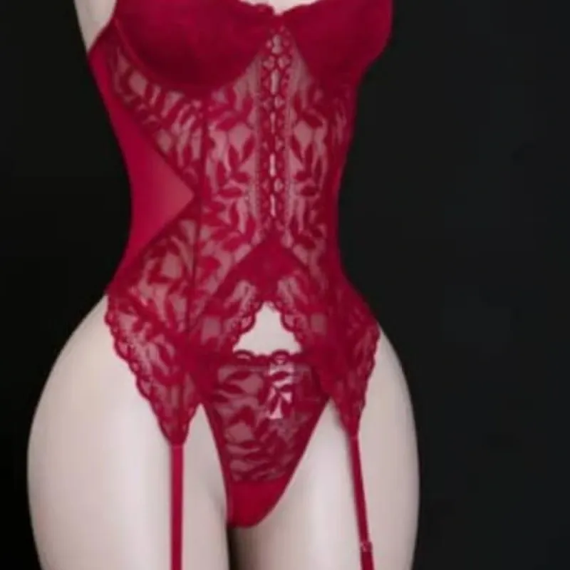 Set de lencería con medias rojo burdeos