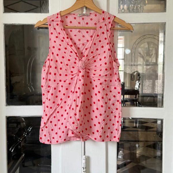 Blusa de bolas rosada