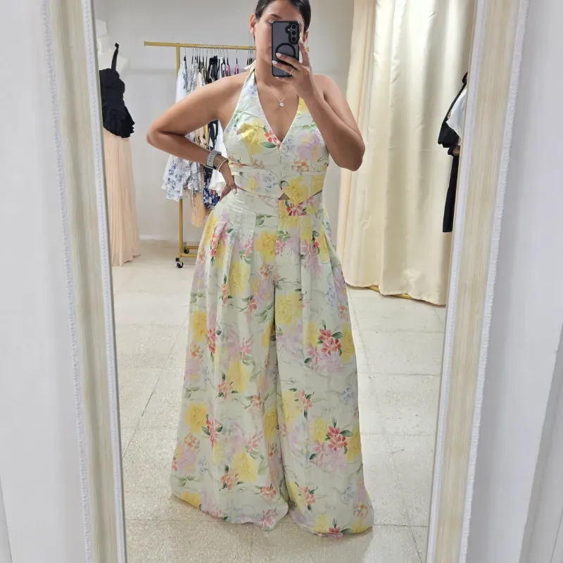 Set pantalón y chaleco de flores