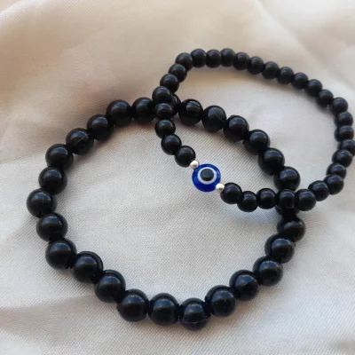 Pulsera de perlas negras