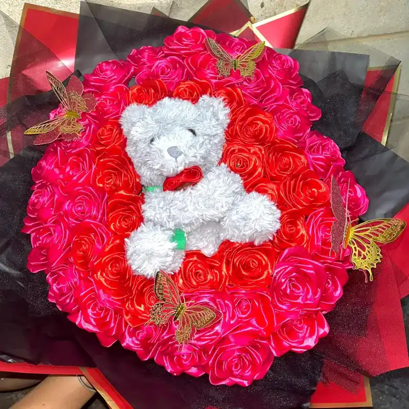 Ramo de 50 Rosas y Peluche