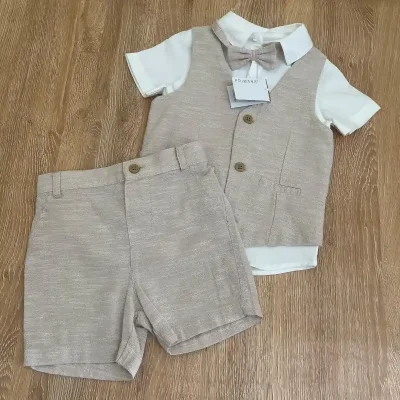 Conjunto de camisa con chaleco y short