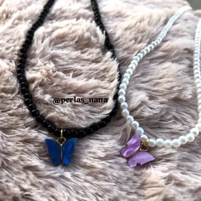 Collar de perlas y mariposa