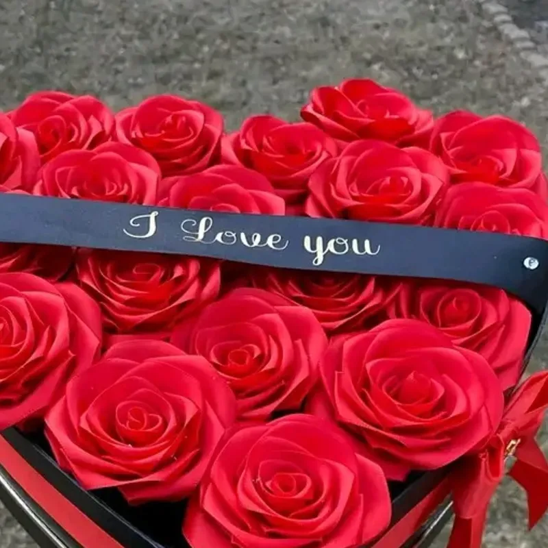 Corazón bouquet 20 rosas eternas + cinta personalizada