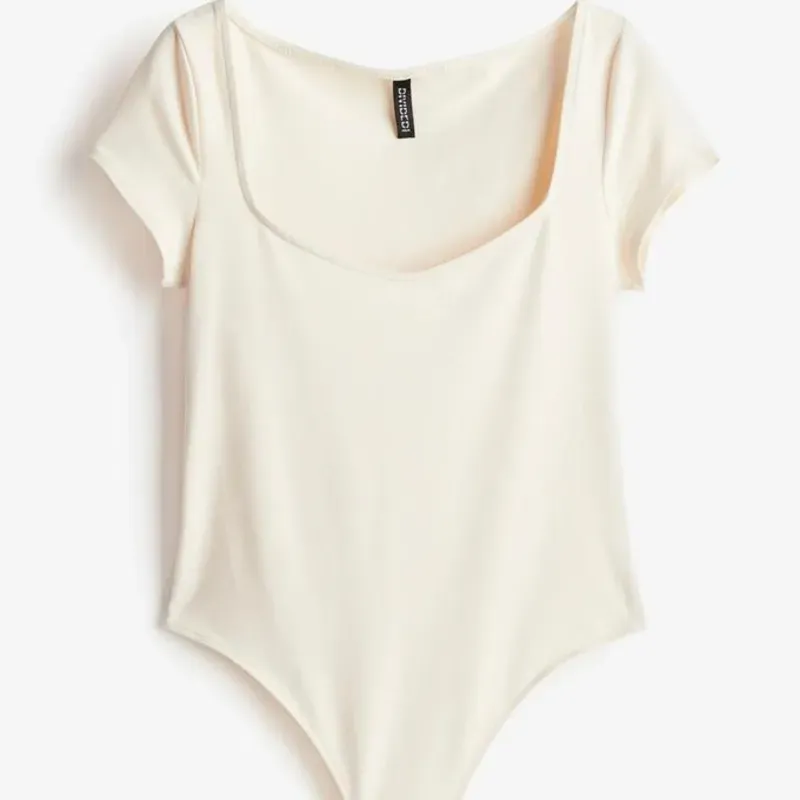 Body con escote corazón/H&M