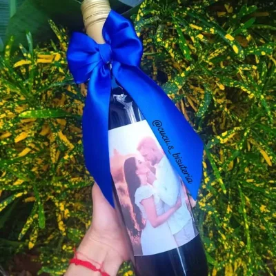 Botella de vino decorada