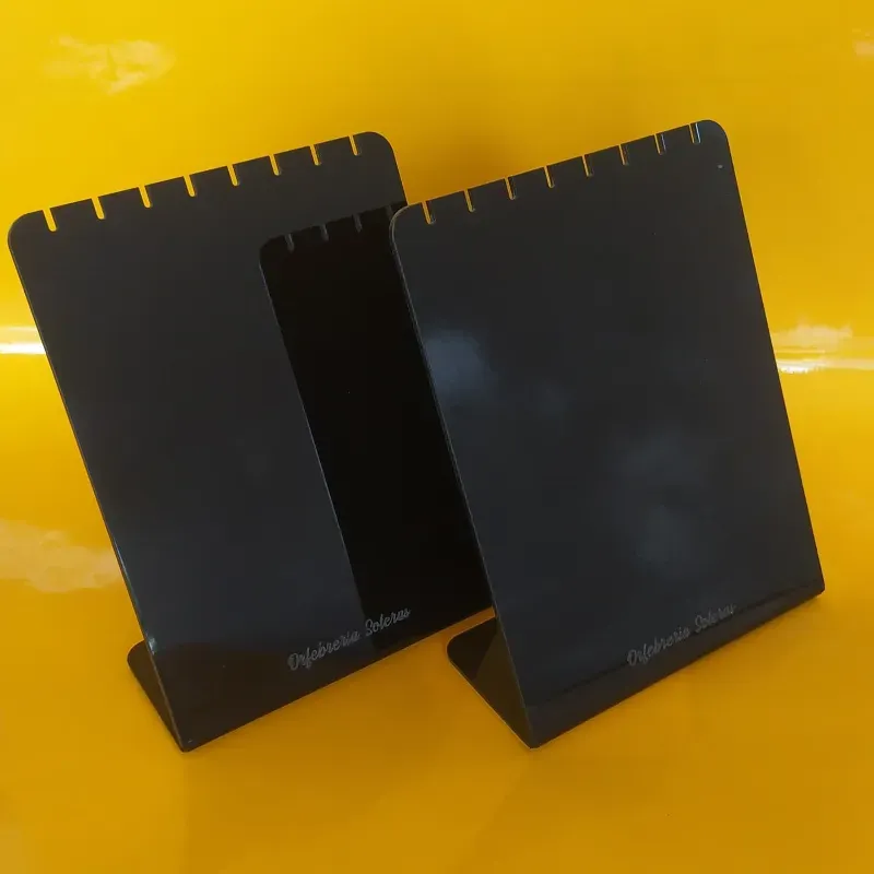 Expositor de cadenas y colgantes