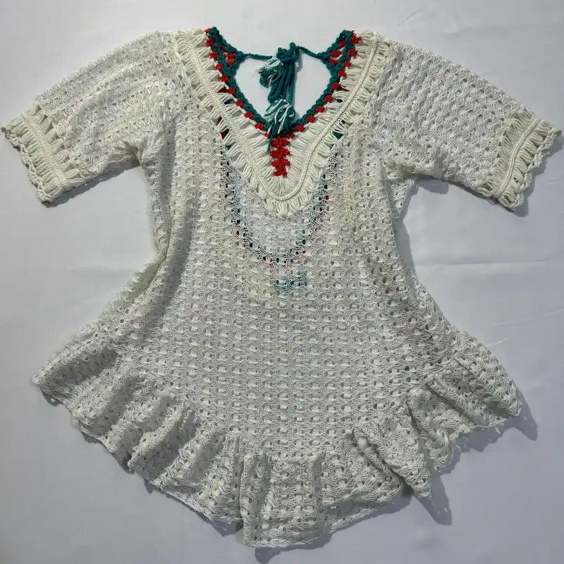 Vestido de Playa Tejido con Detalles Rojo y Azul