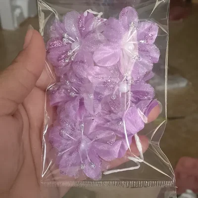 Estuche de 6 flores lila con brillo plateado