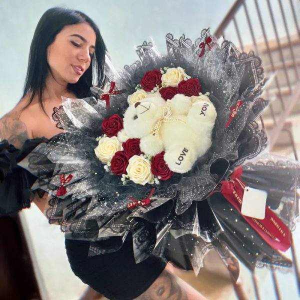 Ramo de 12 rosas con peluche