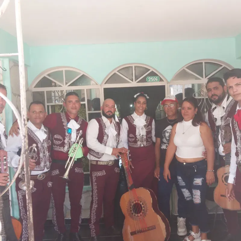 MARIACHIS