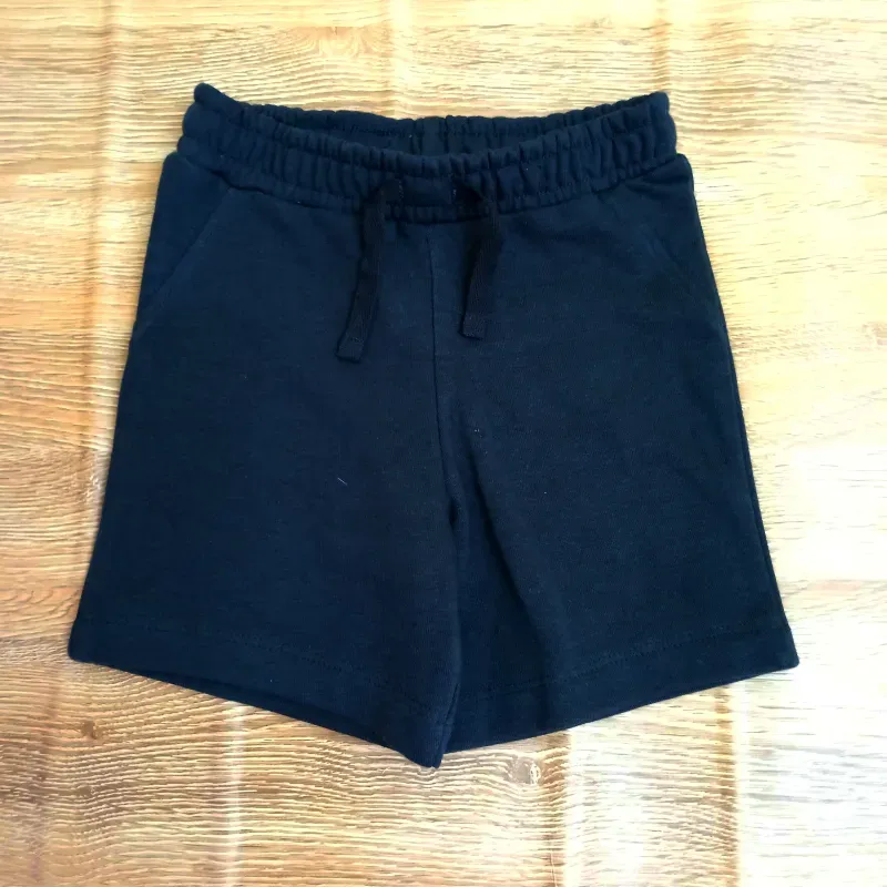 Short color negro