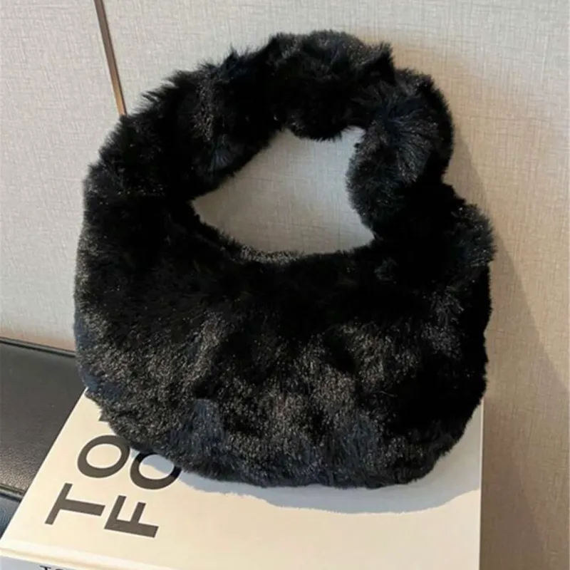 Bolso negro de mano esponjoso