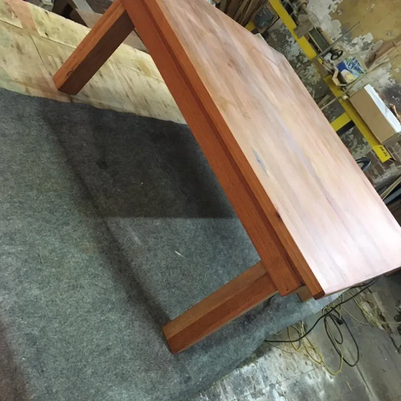 Mesa de centro con patas plegables