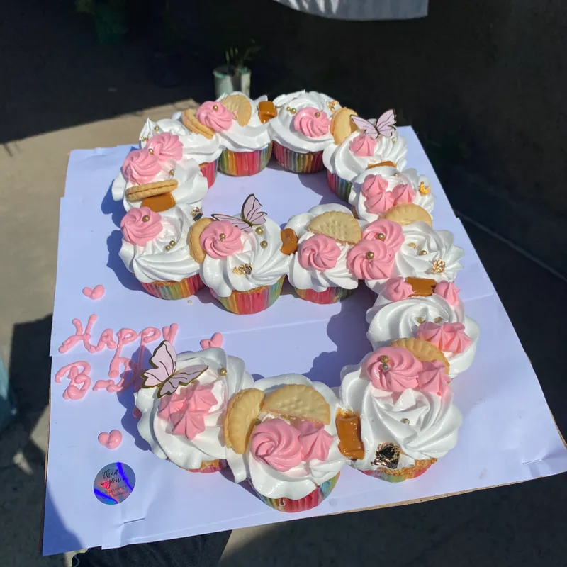 Cupcakes formando el “9”