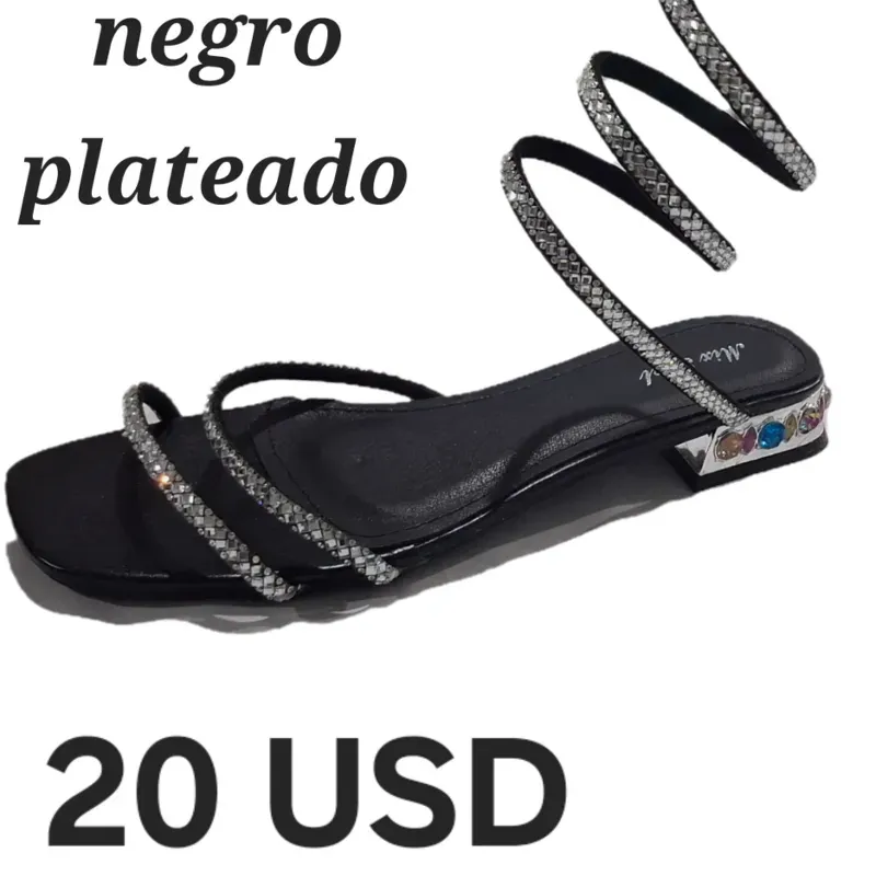 Sandalias con correa espiral y detalle de pedrería