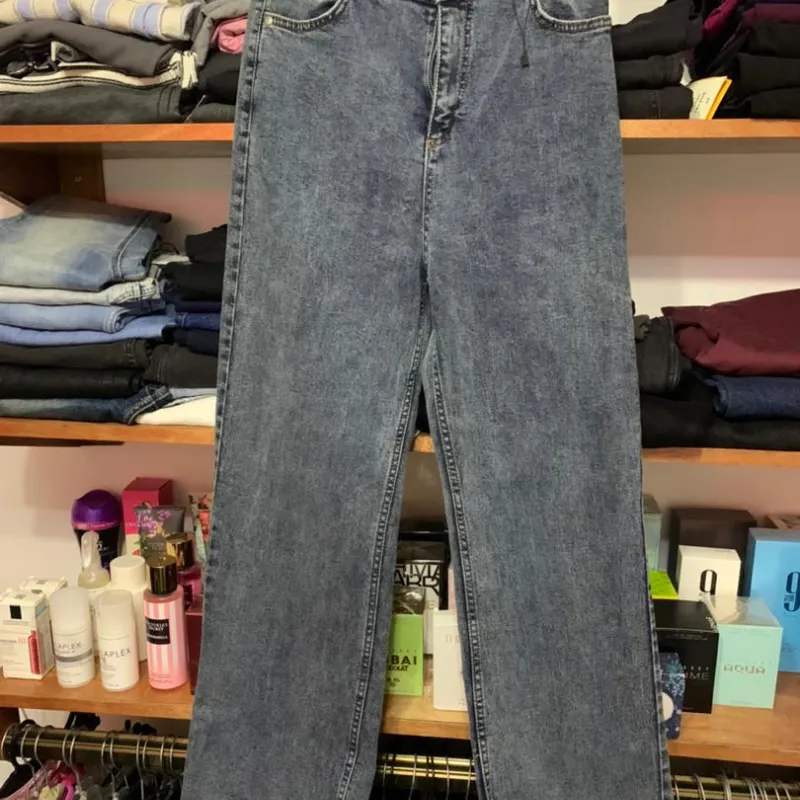 Pantalón de mezclilla patas anchas