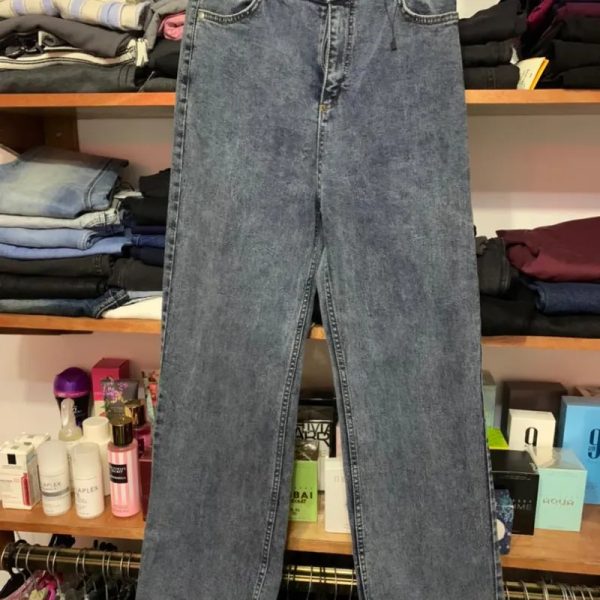 Pantalón de mezclilla patas anchas