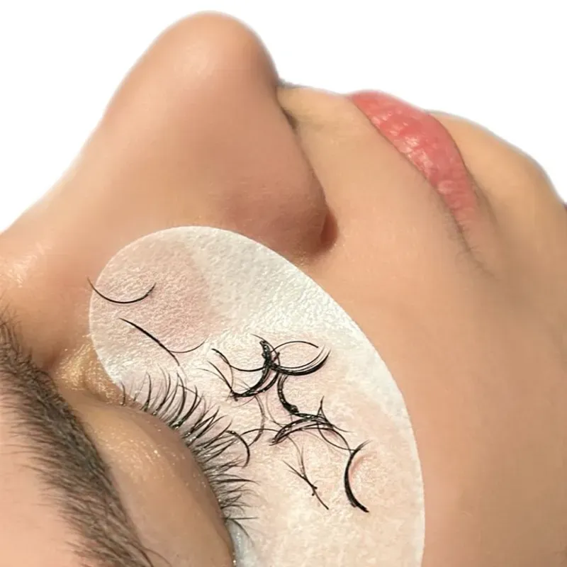 Retiro de extensiones de pestañas