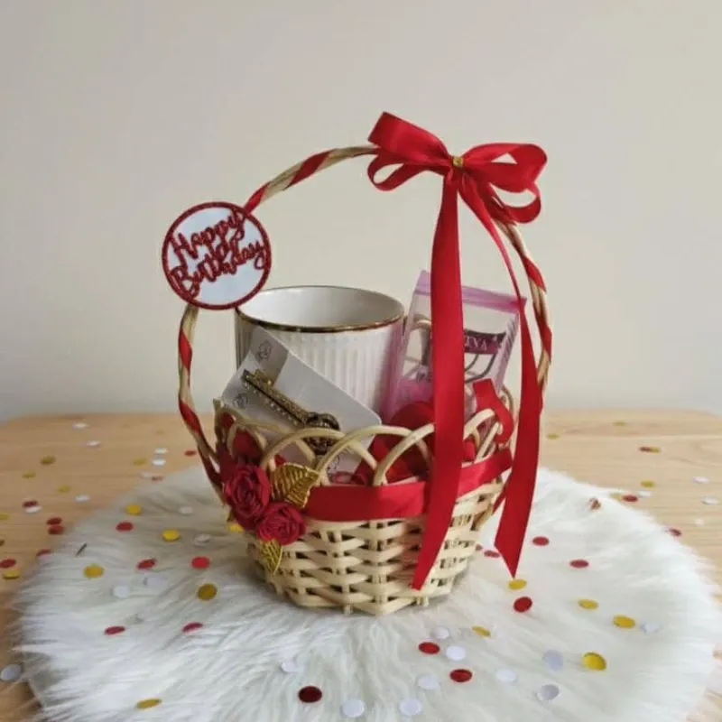 Cesta personalizada con regalo