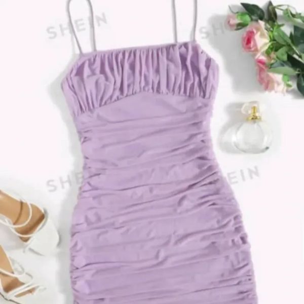  Vestido corto de tul con tirantes — Morado