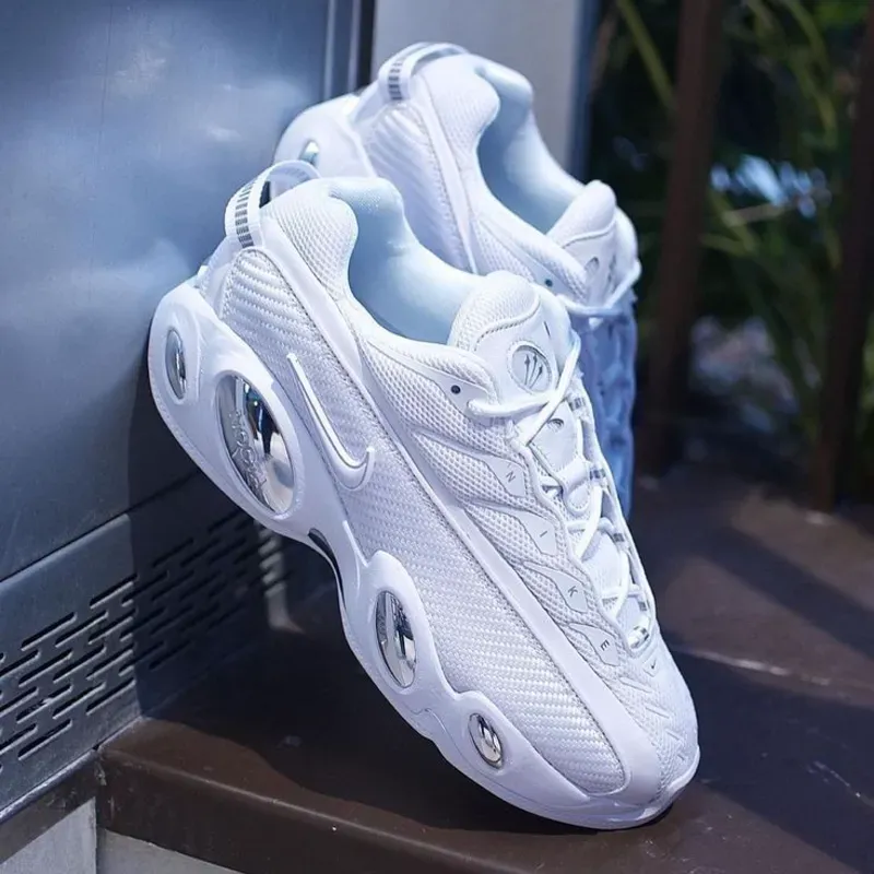 Nike Noctas Blancas y Plateadas