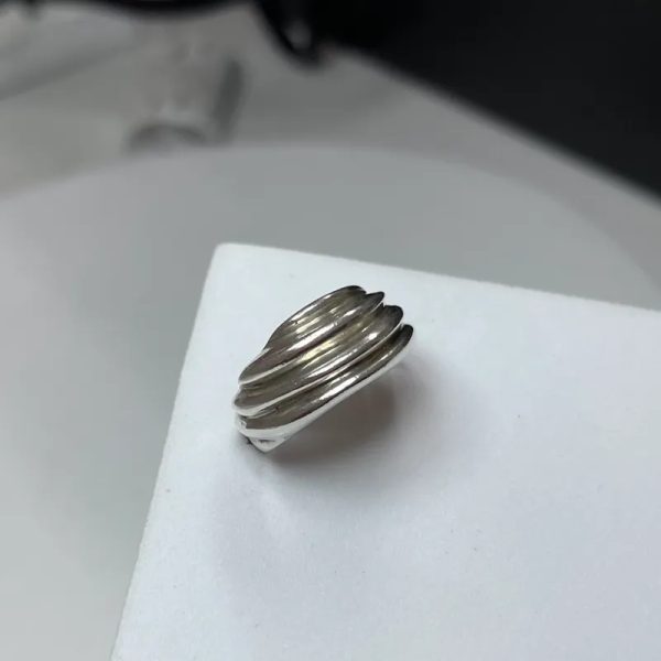 Anillo llamativo 43