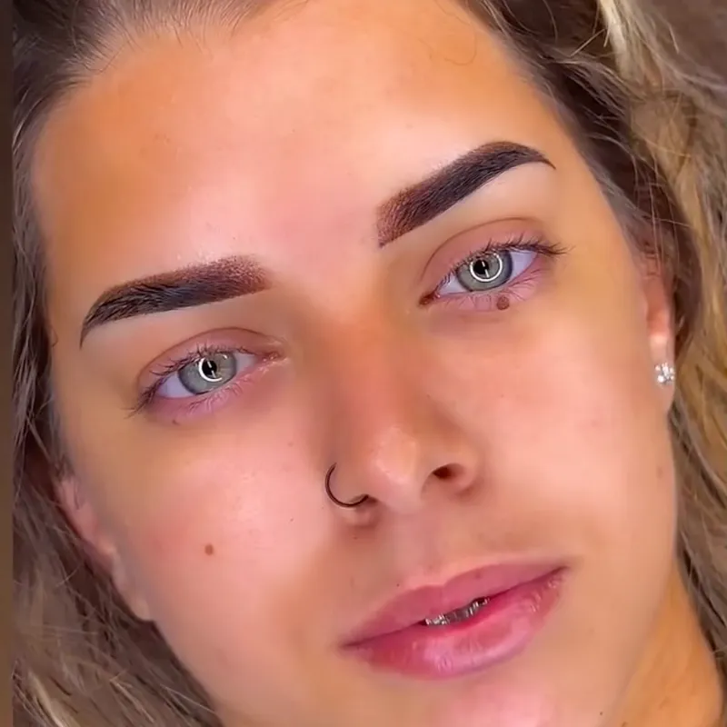 POWDER BROWS_Cejas Efecto Maquillaje