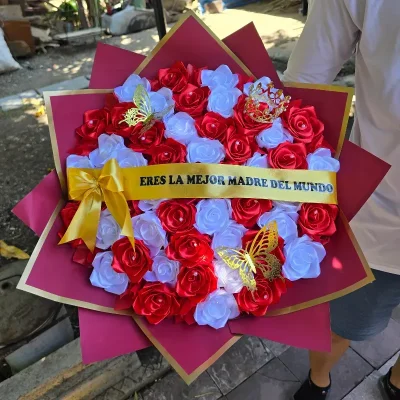 Ramo de 50 rosas eternas 