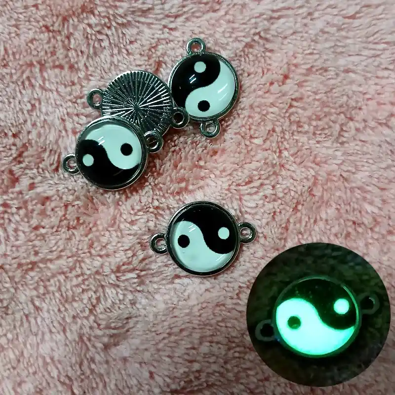Dije Conector Yin Yang fluorescente